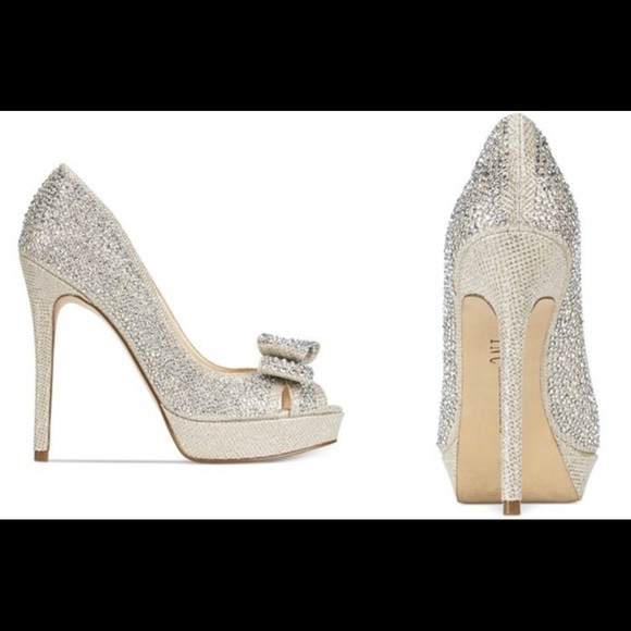 I.N.C. Vernaa Rhinestone Bow Platform Pumps - Picture 8 of 8